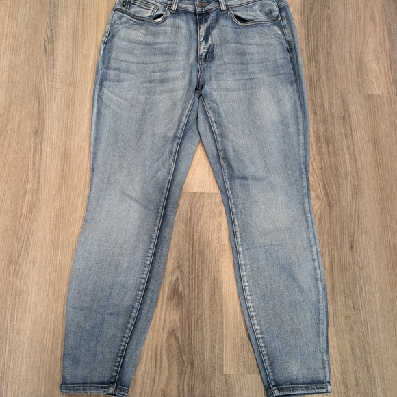 Judy Blue Light Wash Skinny Jeans - Picture 1 of 3
